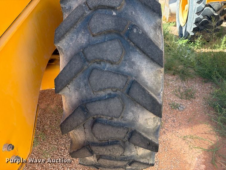 image for item FM7671 2010 Volvo L70F wheel loader