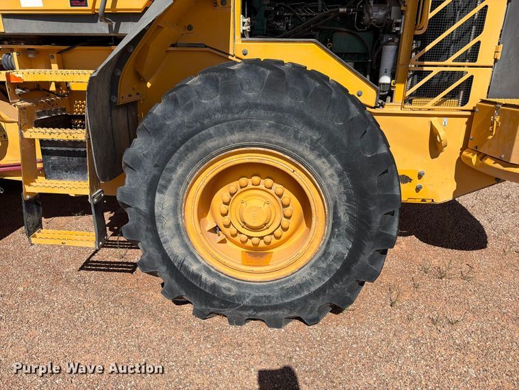 image for item FM7671 2010 Volvo L70F wheel loader