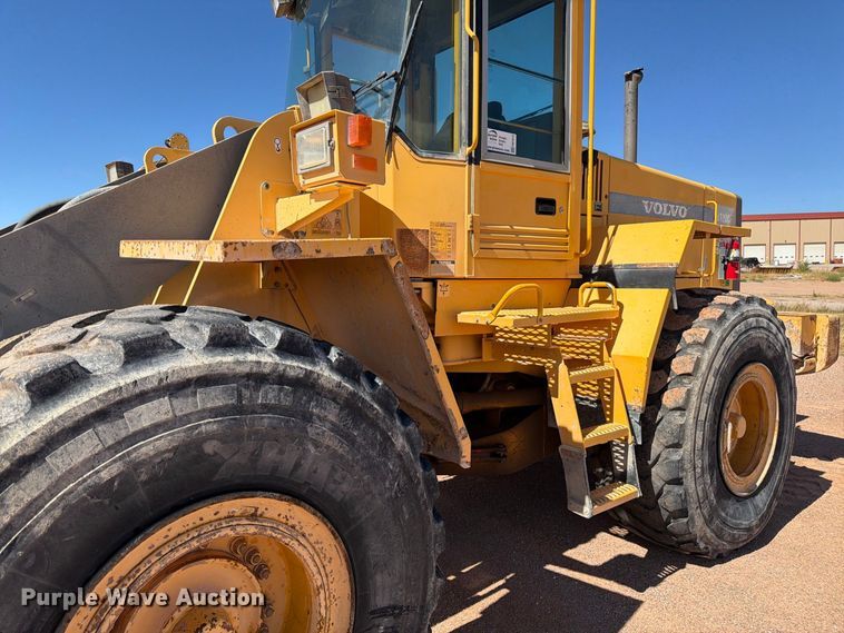 image for item FM7672 Volvo L120C wheel loader