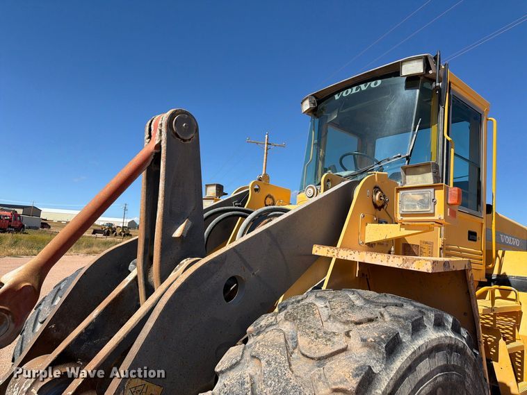 image for item FM7672 Volvo L120C wheel loader