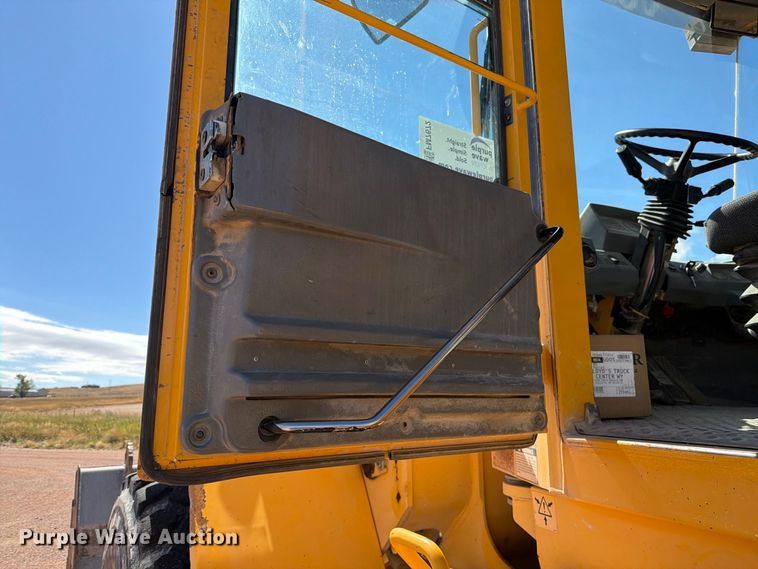 image for item FM7672 Volvo L120C wheel loader