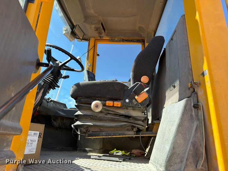 image for item FM7672 Volvo L120C wheel loader