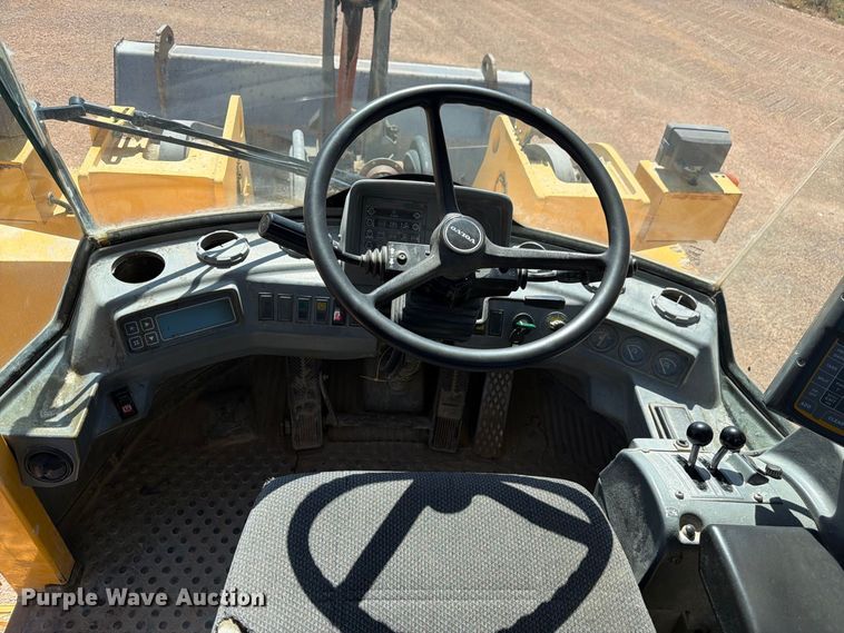 image for item FM7672 Volvo L120C wheel loader
