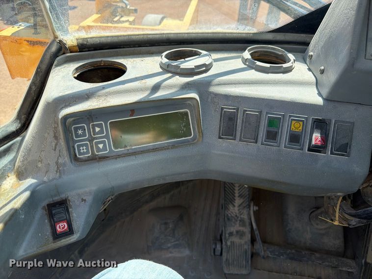 image for item FM7672 Volvo L120C wheel loader