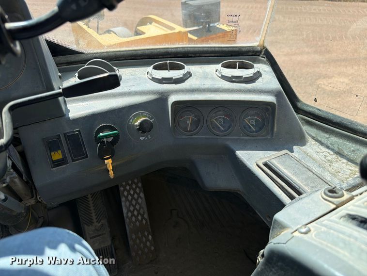 image for item FM7672 Volvo L120C wheel loader
