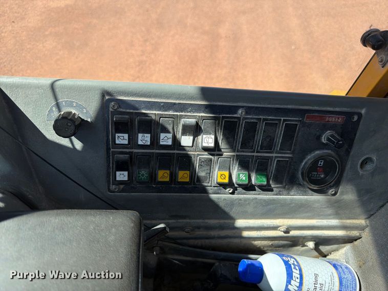 image for item FM7672 Volvo L120C wheel loader