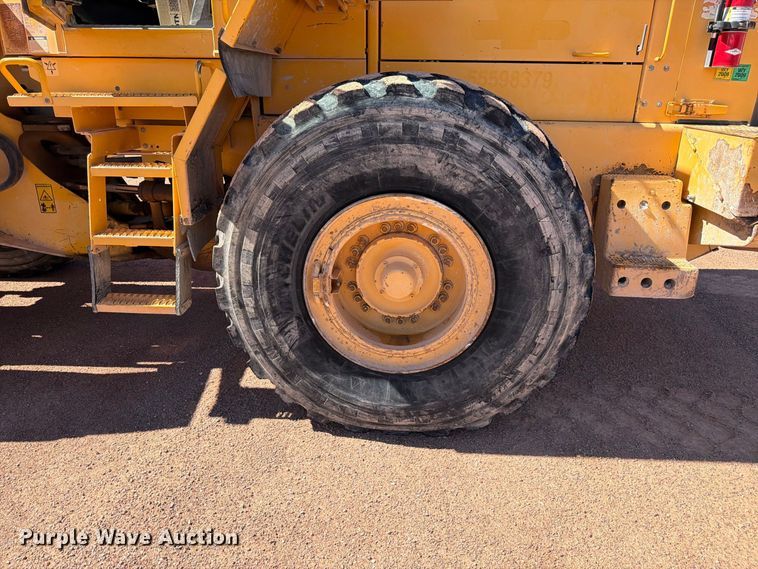 image for item FM7672 Volvo L120C wheel loader