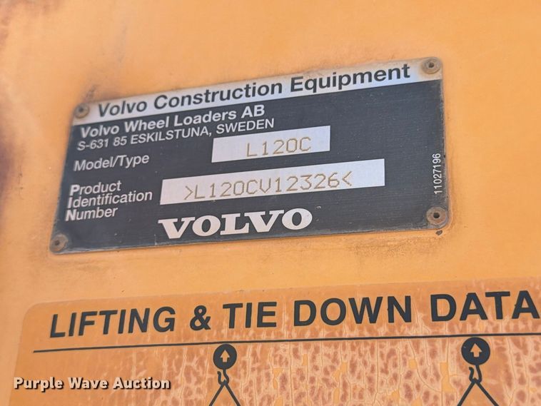 image for item FM7672 Volvo L120C wheel loader