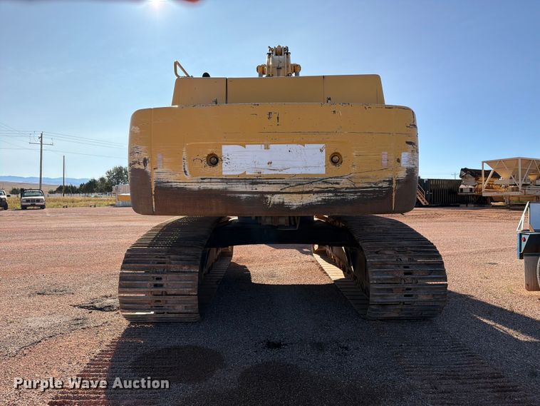image for item FM7681 2005 John Deere 450C LC excavator