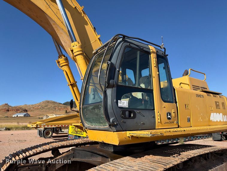 image for item FM7681 2005 John Deere 450C LC excavator