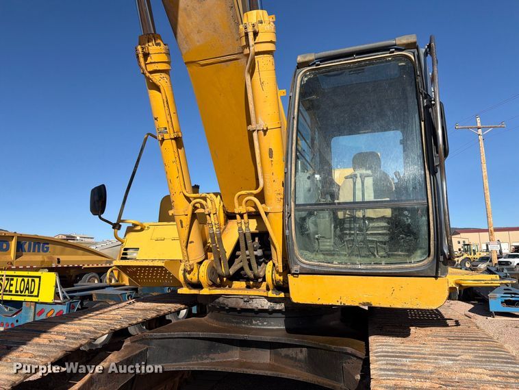 image for item FM7681 2005 John Deere 450C LC excavator