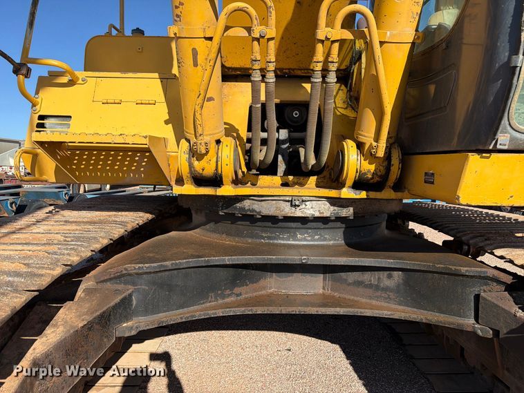 image for item FM7681 2005 John Deere 450C LC excavator