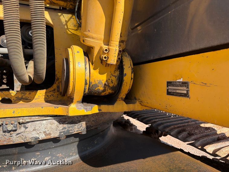 image for item FM7681 2005 John Deere 450C LC excavator