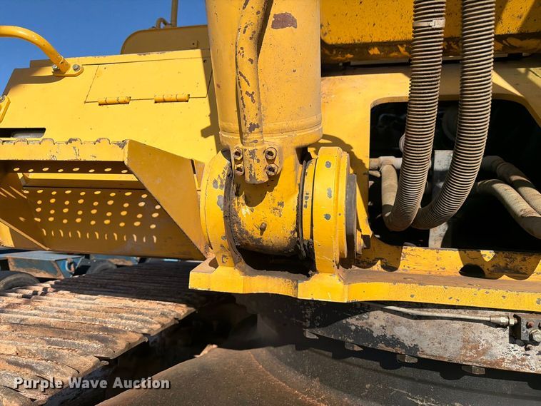 image for item FM7681 2005 John Deere 450C LC excavator