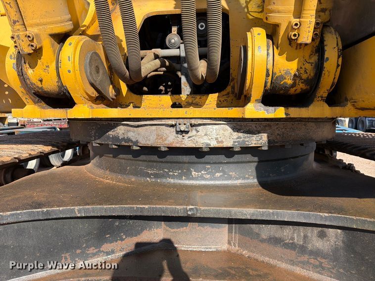 image for item FM7681 2005 John Deere 450C LC excavator