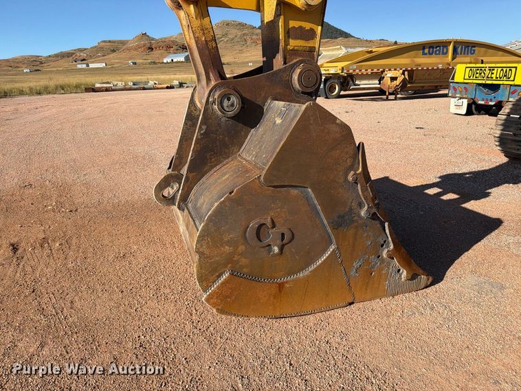 image for item FM7681 2005 John Deere 450C LC excavator