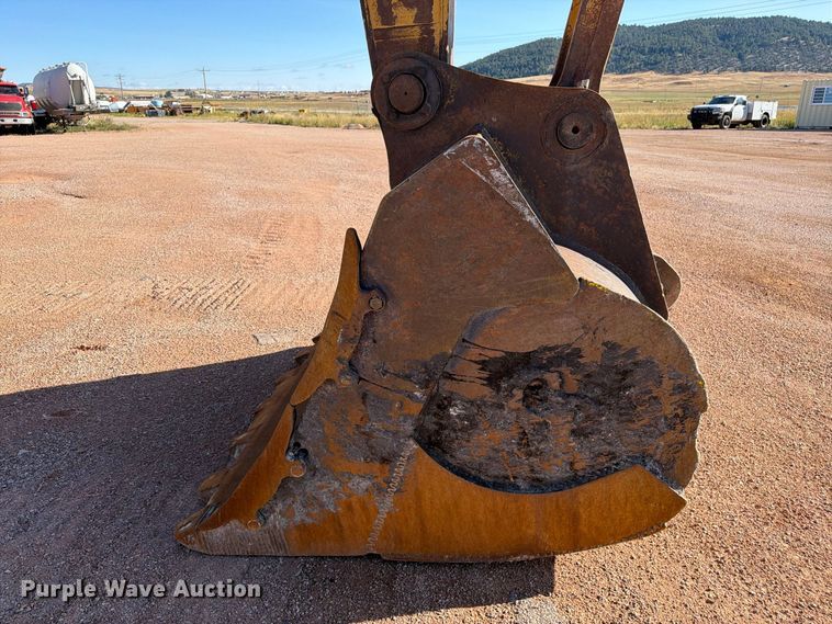 image for item FM7681 2005 John Deere 450C LC excavator