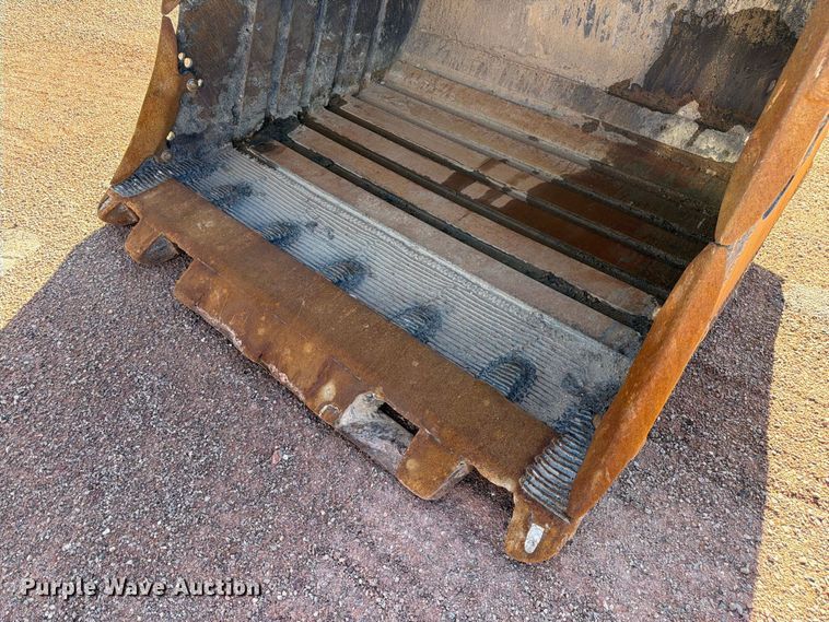 image for item FM7681 2005 John Deere 450C LC excavator