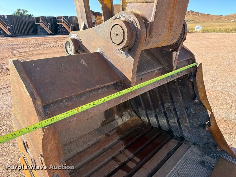 image for item FM7681 2005 John Deere 450C LC excavator