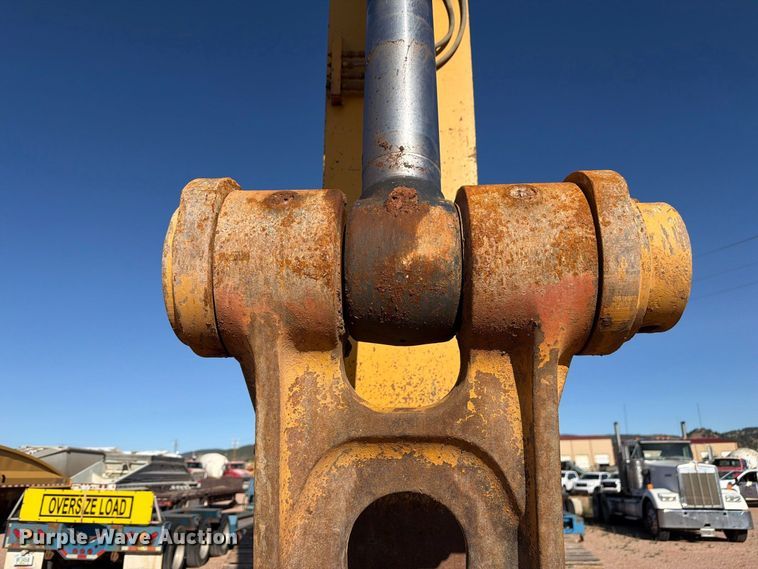 image for item FM7681 2005 John Deere 450C LC excavator