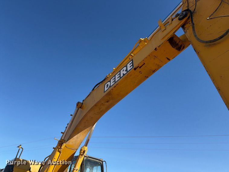 image for item FM7681 2005 John Deere 450C LC excavator