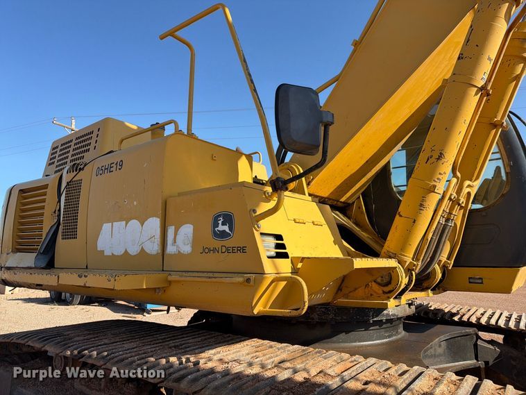 image for item FM7681 2005 John Deere 450C LC excavator