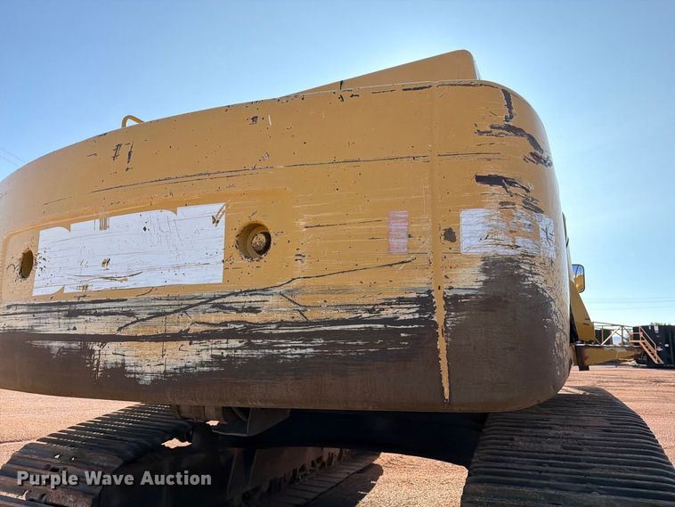 image for item FM7681 2005 John Deere 450C LC excavator