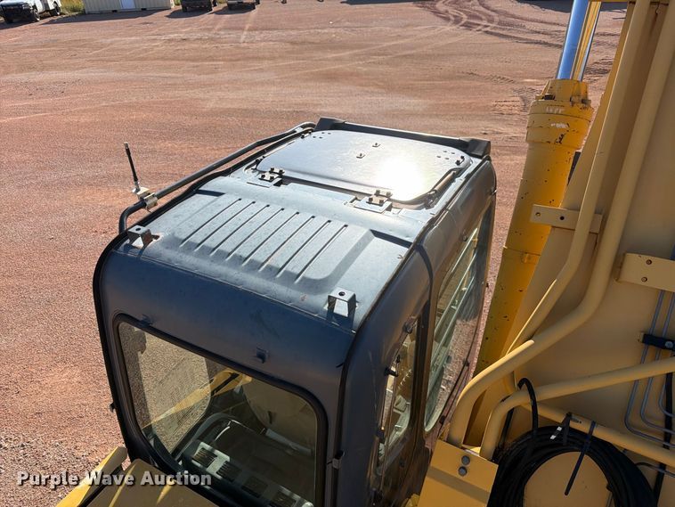image for item FM7681 2005 John Deere 450C LC excavator