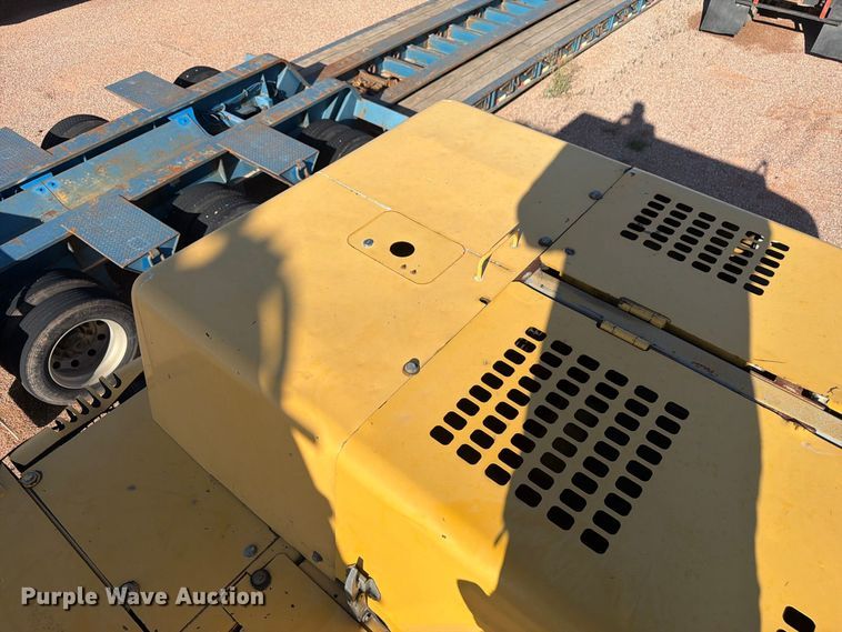 image for item FM7681 2005 John Deere 450C LC excavator