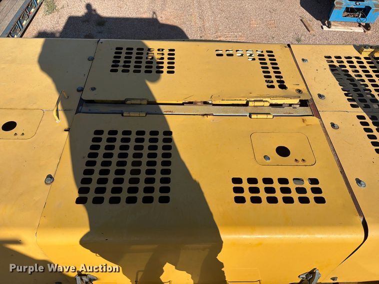 image for item FM7681 2005 John Deere 450C LC excavator