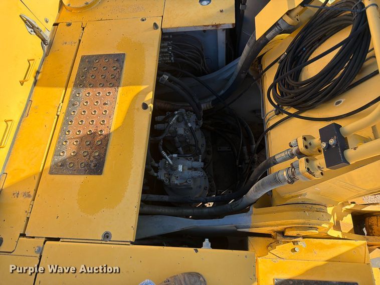 image for item FM7681 2005 John Deere 450C LC excavator
