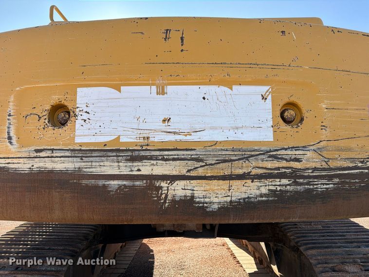 image for item FM7681 2005 John Deere 450C LC excavator