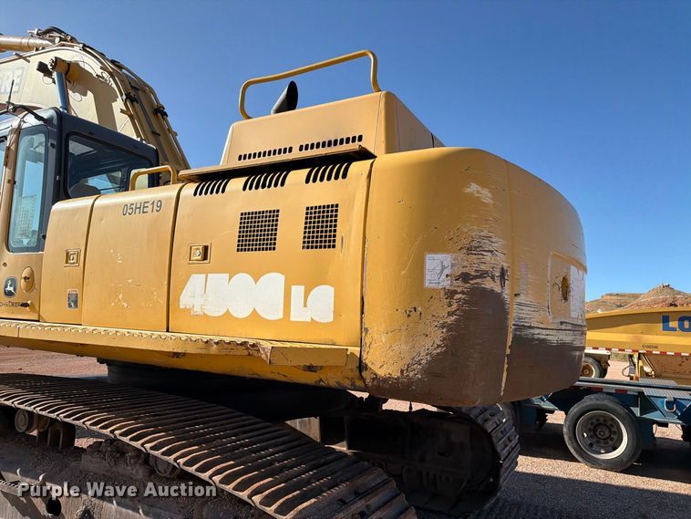 image for item FM7681 2005 John Deere 450C LC excavator