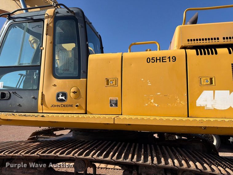 image for item FM7681 2005 John Deere 450C LC excavator