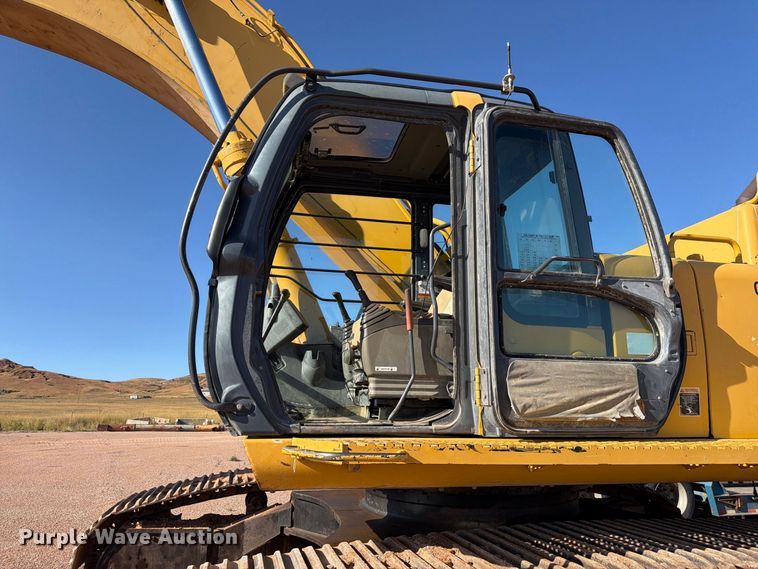 image for item FM7681 2005 John Deere 450C LC excavator