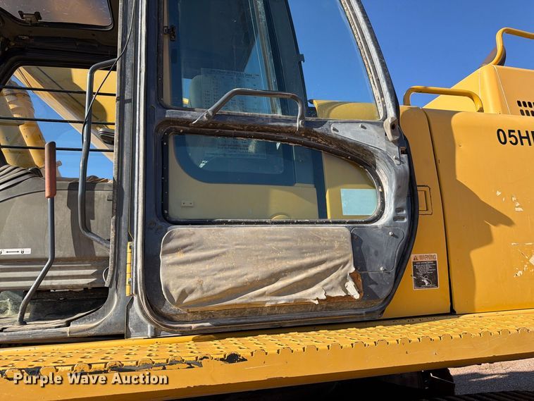 image for item FM7681 2005 John Deere 450C LC excavator