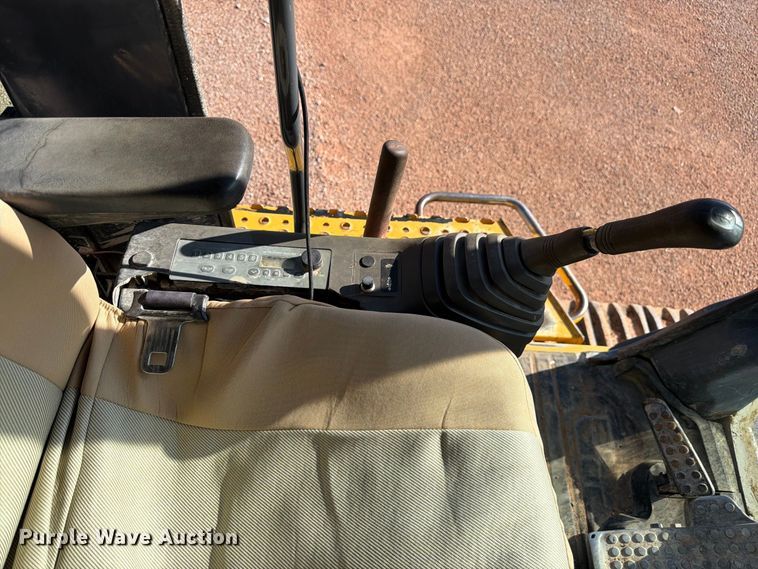 image for item FM7681 2005 John Deere 450C LC excavator