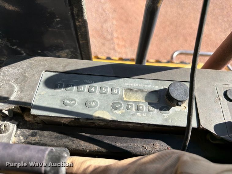 image for item FM7681 2005 John Deere 450C LC excavator