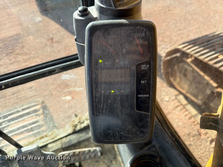 image for item FM7681 2005 John Deere 450C LC excavator