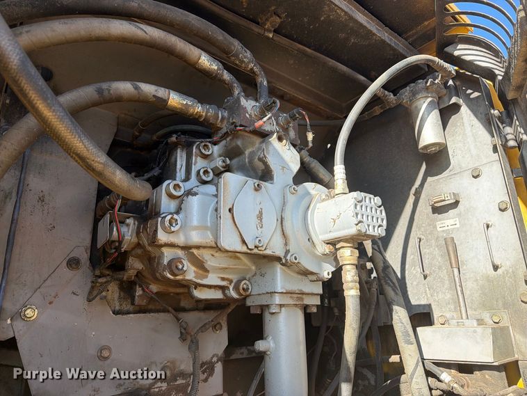 image for item FM7681 2005 John Deere 450C LC excavator