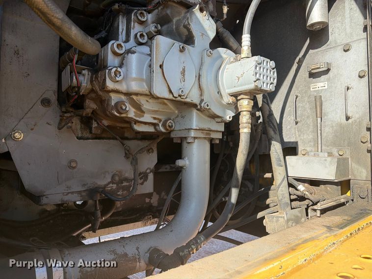 image for item FM7681 2005 John Deere 450C LC excavator