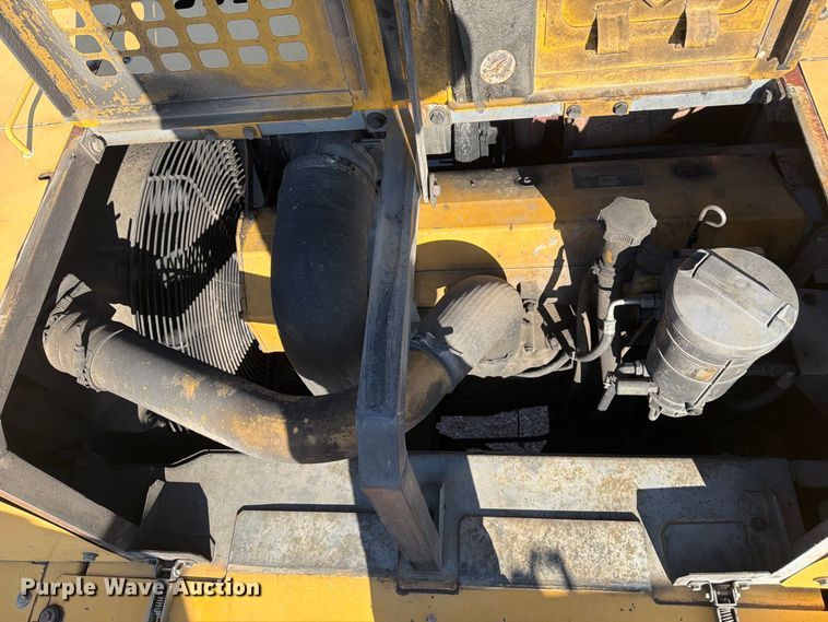 image for item FM7681 2005 John Deere 450C LC excavator