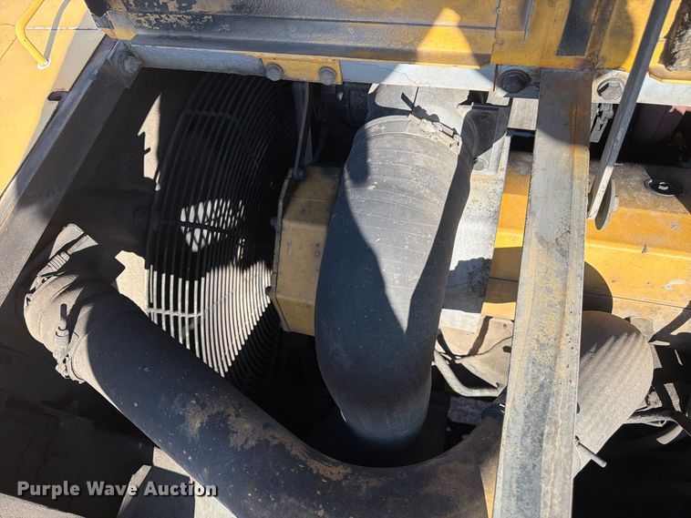 image for item FM7681 2005 John Deere 450C LC excavator