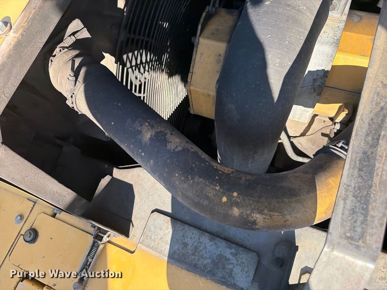 image for item FM7681 2005 John Deere 450C LC excavator