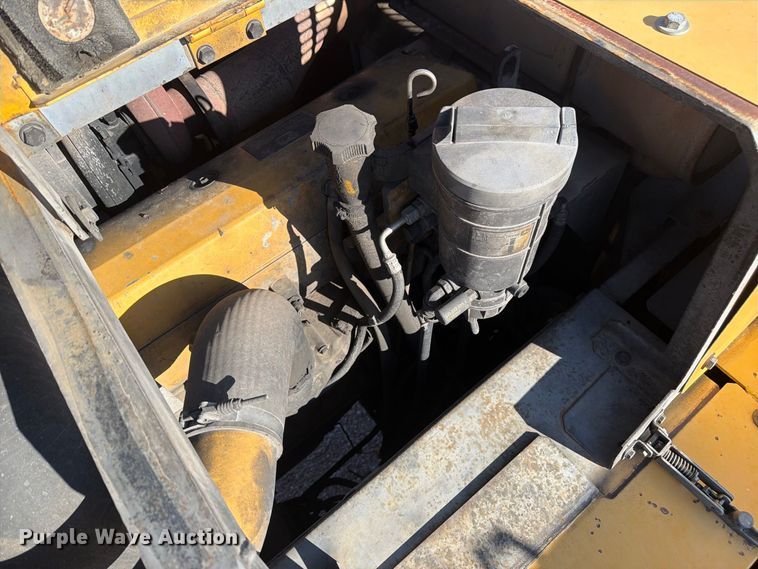 image for item FM7681 2005 John Deere 450C LC excavator