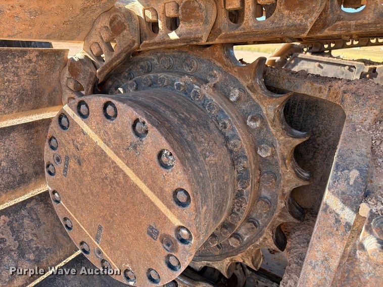 image for item FM7681 2005 John Deere 450C LC excavator