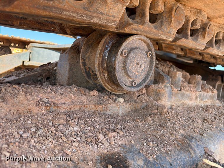 image for item FM7681 2005 John Deere 450C LC excavator
