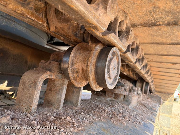 image for item FM7681 2005 John Deere 450C LC excavator