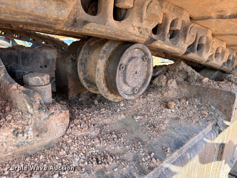 image for item FM7681 2005 John Deere 450C LC excavator