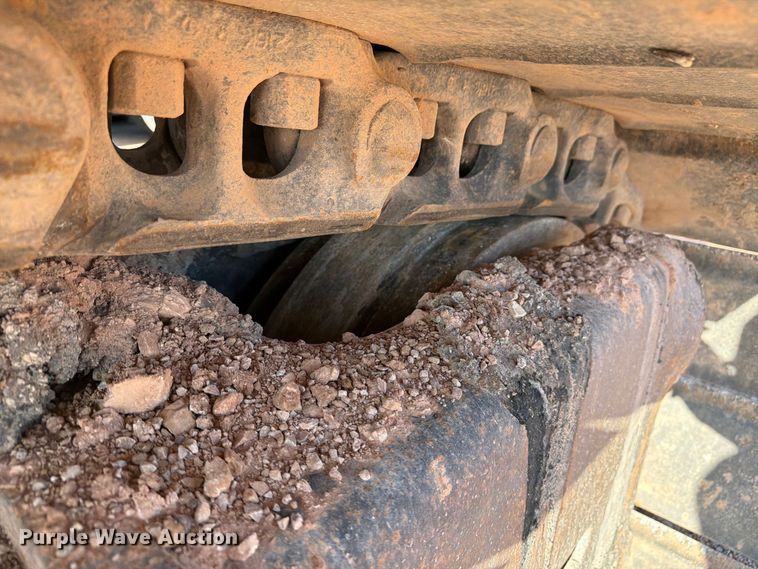 image for item FM7681 2005 John Deere 450C LC excavator